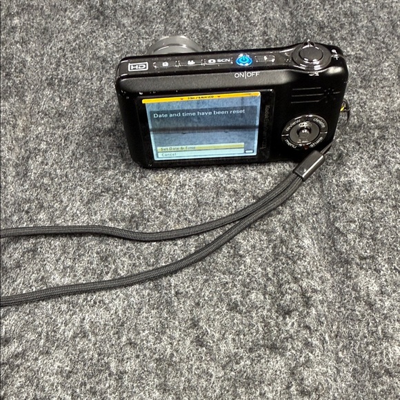 Kodak Black Compact Camera with Charger - Picture 4 of 6